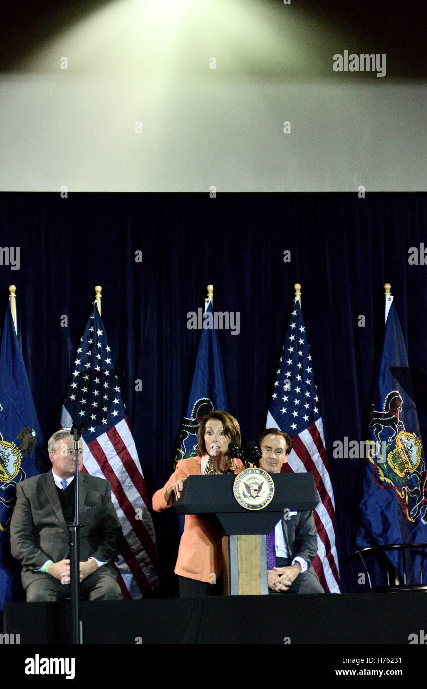 Vize-Präsident Joe Biden und Haus demokratische Führer Nancy Pelosi Überschrift Philadelphia demokratische City Committee Jefferson-Ja Stockfoto