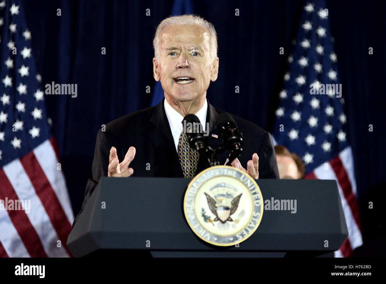 Vize-Präsident Joe Biden und Haus demokratische Führer Nancy Pelosi Überschrift Philadelphia demokratische City Committee Jefferson-Ja Stockfoto