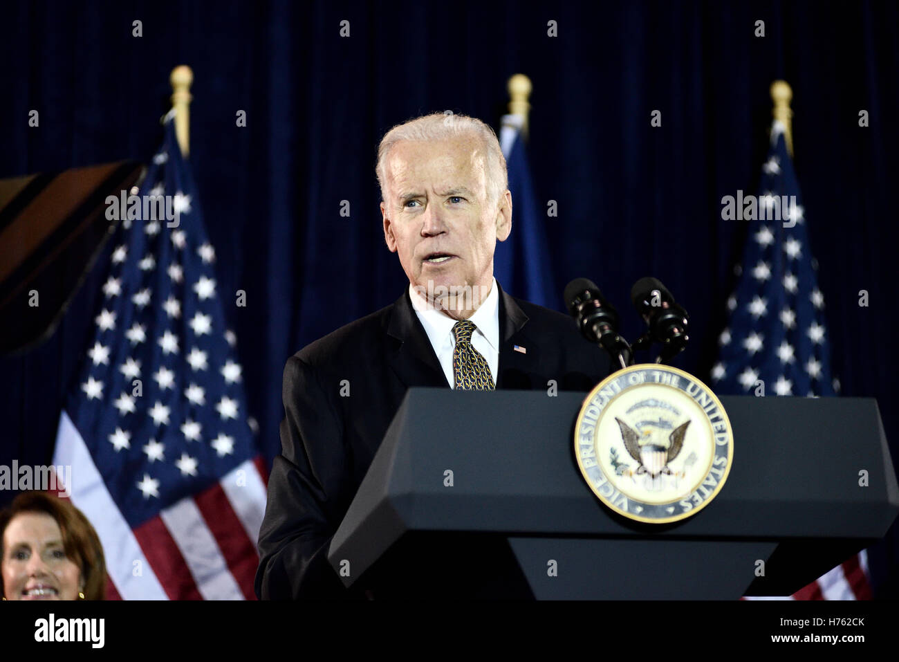 Vize-Präsident Joe Biden und Haus demokratische Führer Nancy Pelosi Überschrift Philadelphia demokratische City Committee Jefferson-Ja Stockfoto