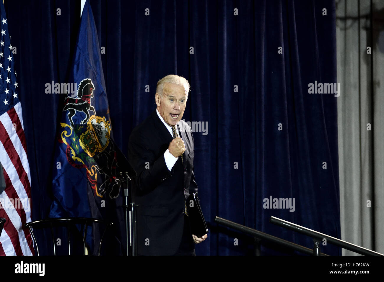 Vize-Präsident Joe Biden und Haus demokratische Führer Nancy Pelosi Überschrift Philadelphia demokratische City Committee Jefferson-Ja Stockfoto