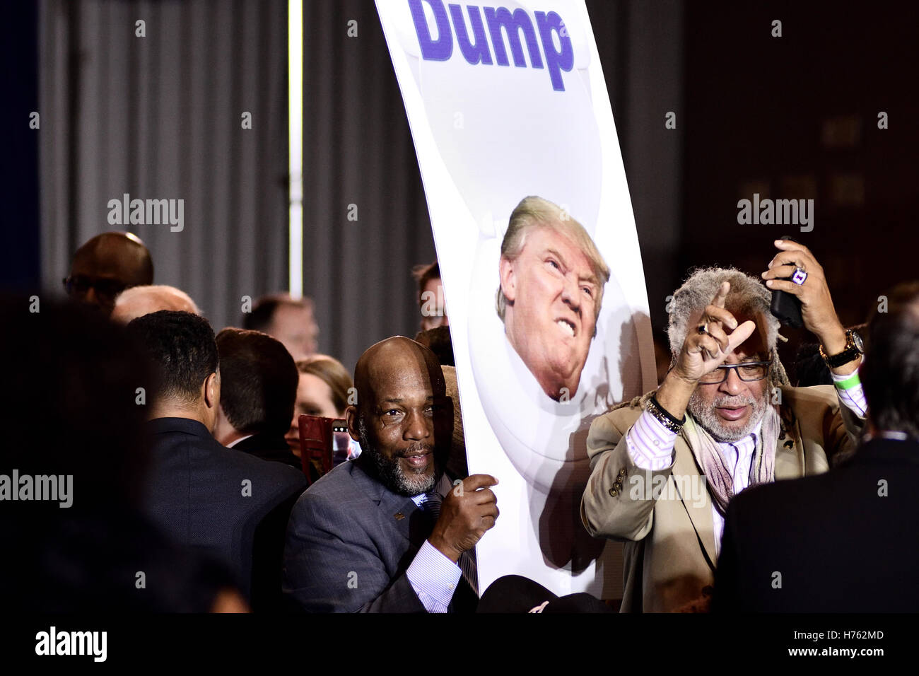 Vize-Präsident Joe Biden und Haus demokratische Führer Nancy Pelosi Überschrift Philadelphia demokratische City Committee Jefferson-Ja Stockfoto