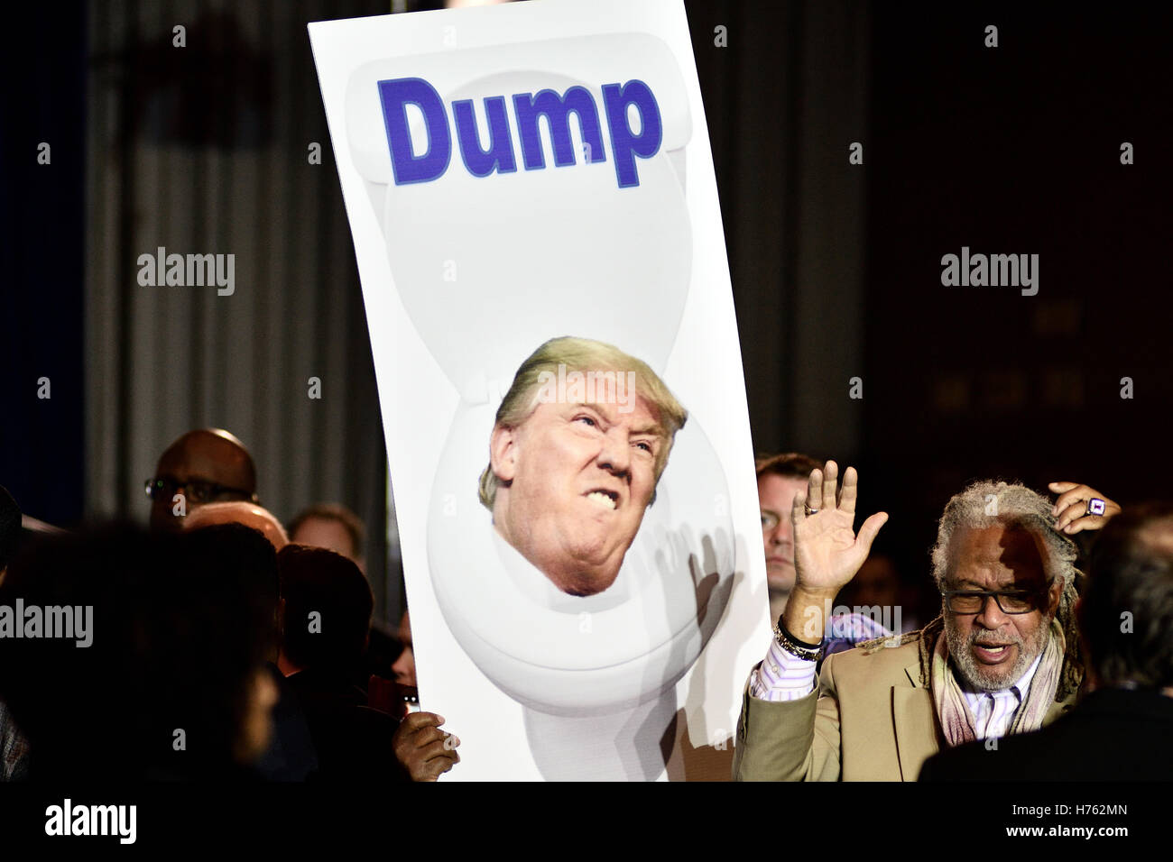 Vize-Präsident Joe Biden und Haus demokratische Führer Nancy Pelosi Überschrift Philadelphia demokratische City Committee Jefferson-Ja Stockfoto