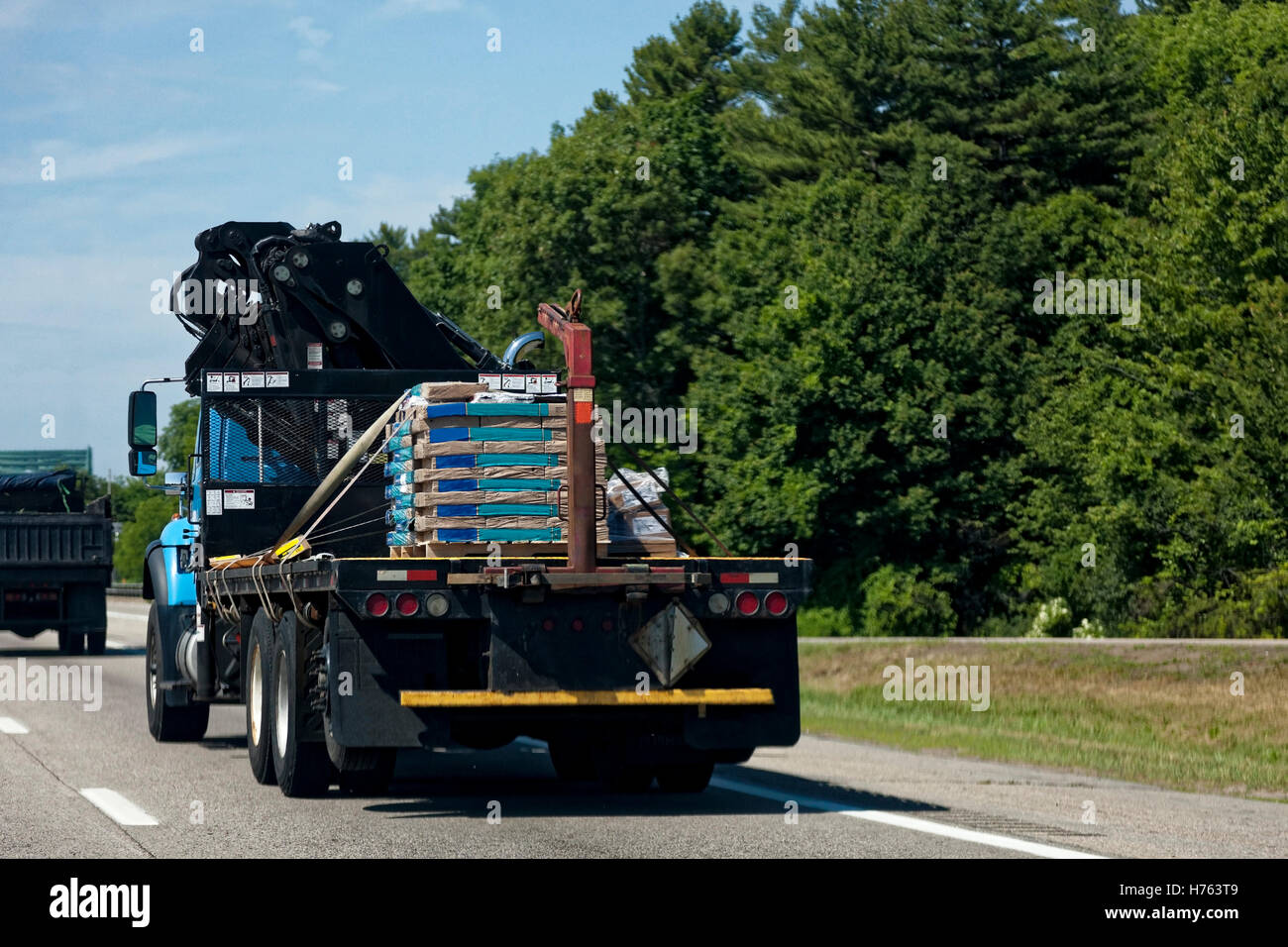 Rückansicht des Lkw schleppen Bau Fracht Stockfoto