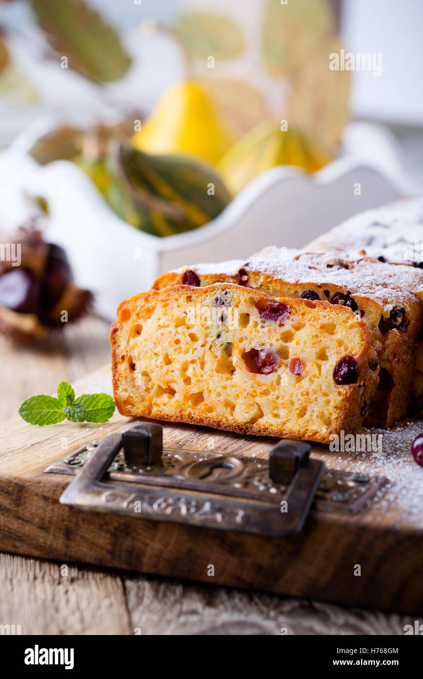 Herbstliche Kürbis Cranberry Hausbrot, leckeres Frühstück und snack Stockfoto