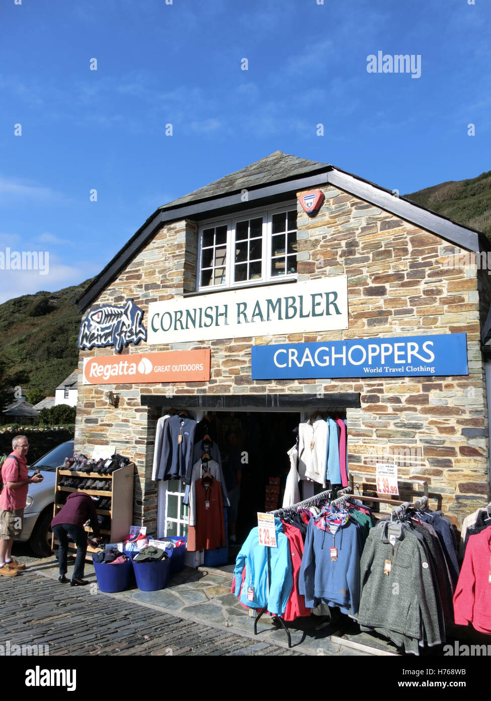 Outdoor Bekleidung Shop. Boscastle Dorf, Cornwall, England, Großbritannien Stockfoto