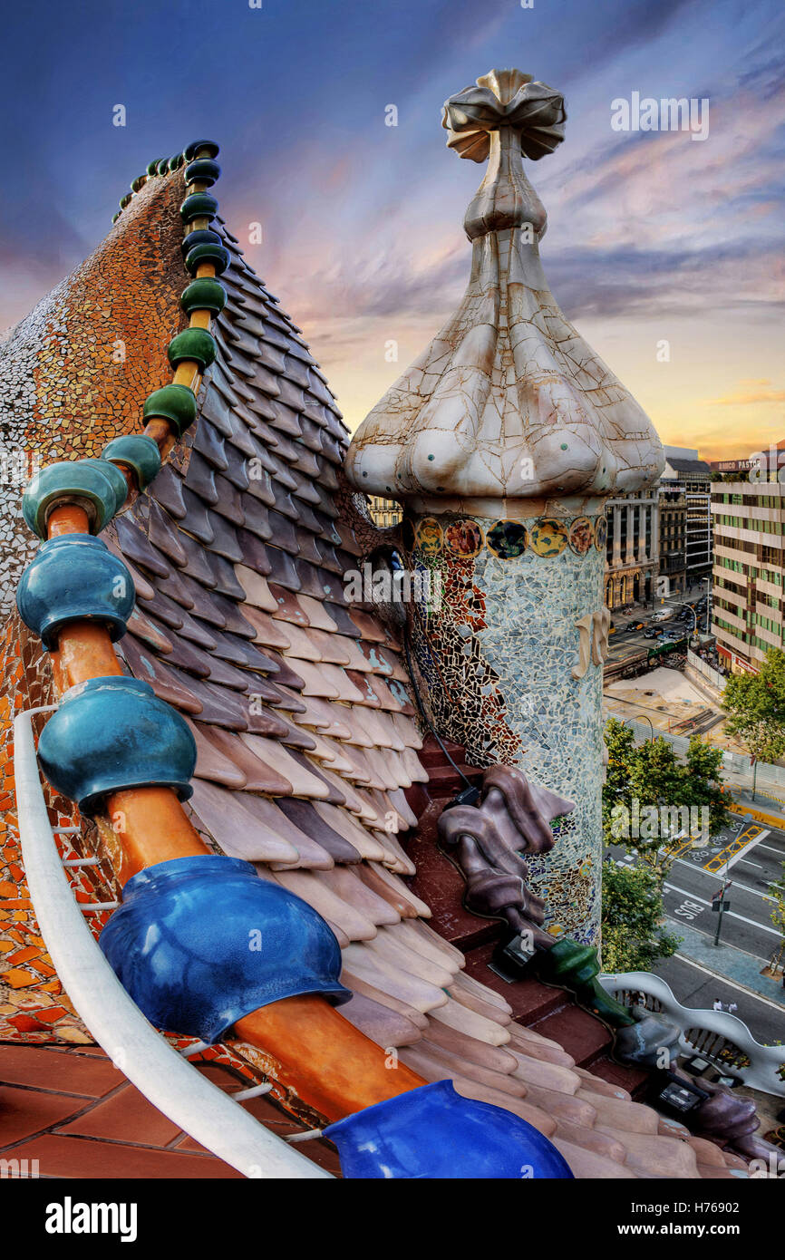 Das Dragon Wirbelsäule Dach der Casa Batllo, Barcelona, Spanien Stockfoto