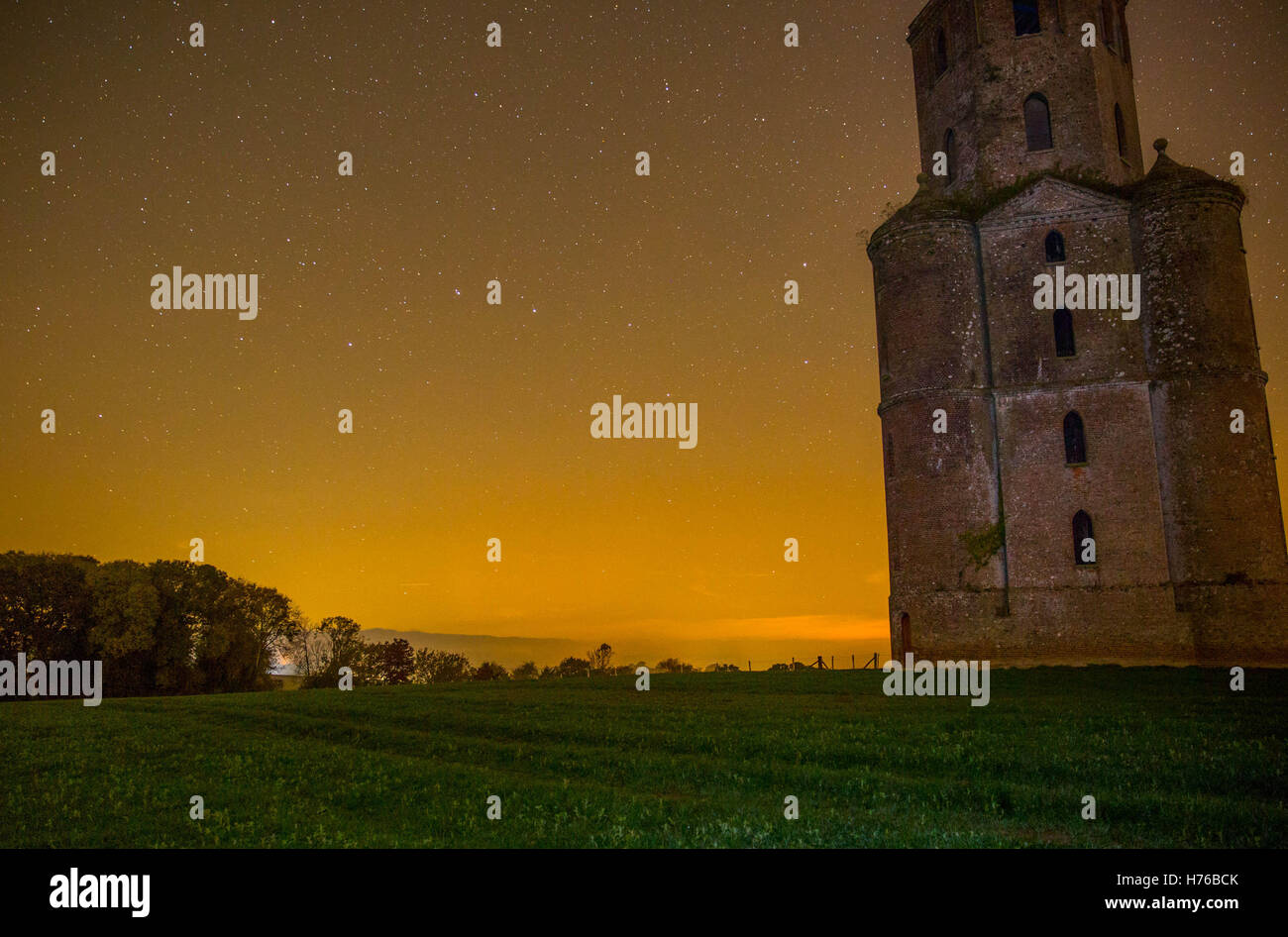 Astro-Fotografie in Horton Tower, Dorset, auf der Suche nach dem Nordlicht Stockfoto