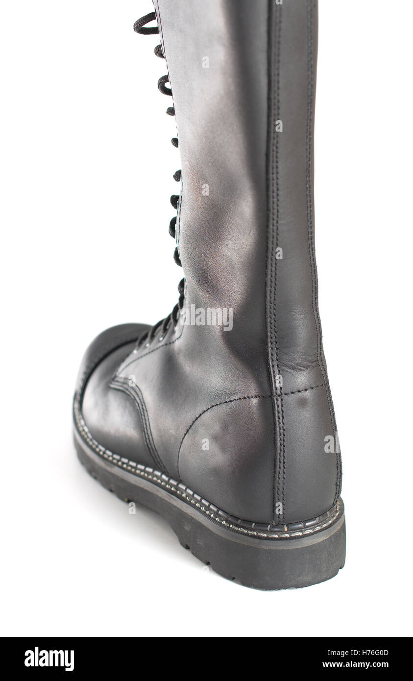 Rückseite eine neue hoch Schnür kniehohe schwarze Lederstiefel mit 20 Ösen und Stahl-Zehen.  Mode-Bekämpfung Arbeitsstiefel getragen von b Stockfoto