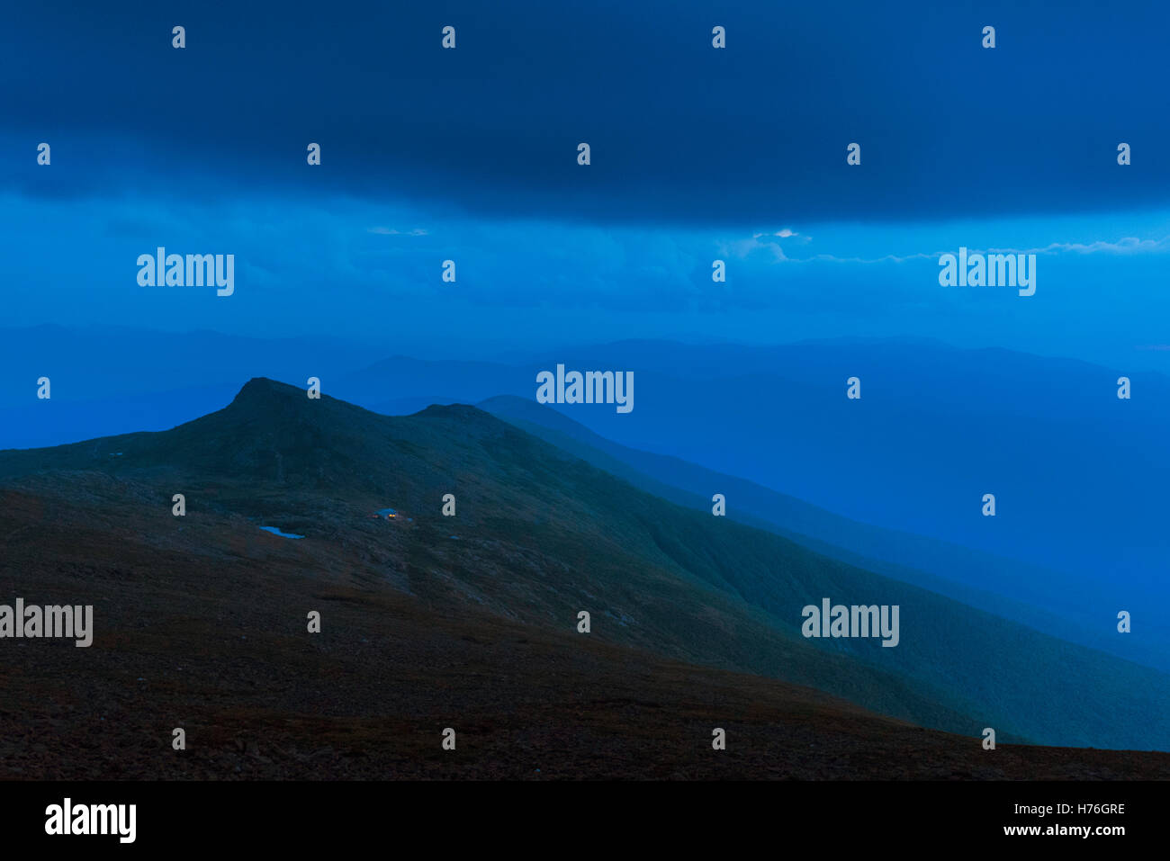 Die Lichter der See von den Wolken-Hütte im schwindenden Licht des Tages. Stockfoto
