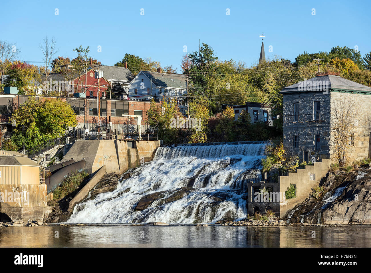 Wasserfall in der Stadt von Vergennes, Vermont, USA. Stockfoto