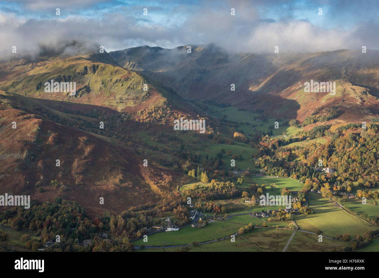 Blick über Patterdale und Grisedale Tal durch clearing-Wolke, Nationalpark Lake District, Cumbria, England UK Englisch Stockfoto