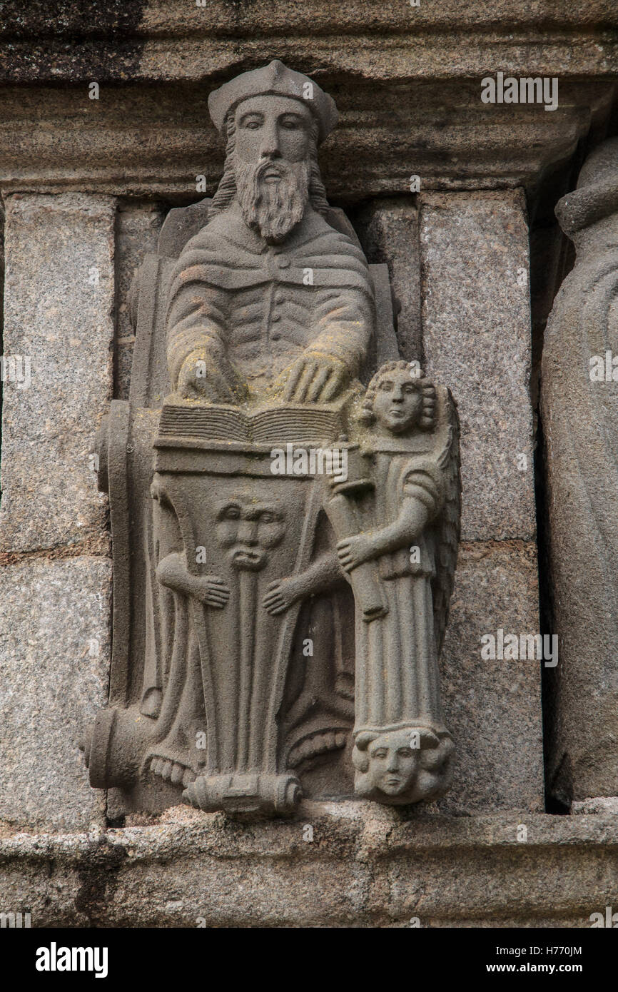 Statuen in der Kirche St. Thegonnec, Finistere, Bretagne, Frankreich Stockfoto