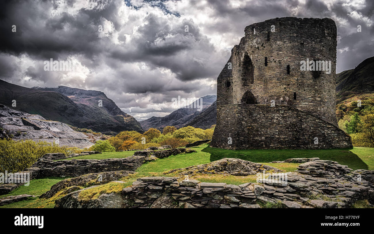 Dolbadarn Burg in Llanberis Snowdonia gebaut im 13. Jahrhundert Stockfoto