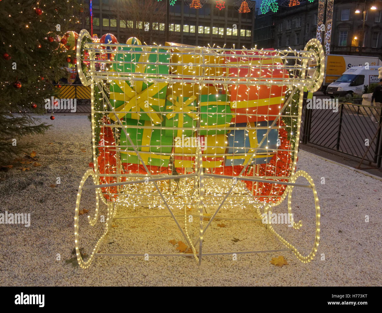 Glasgow liebt Weihnachtsfeier George Square Lichter Rentier und Schlitten Dekoration Glasgow Christmas Market Stockfoto