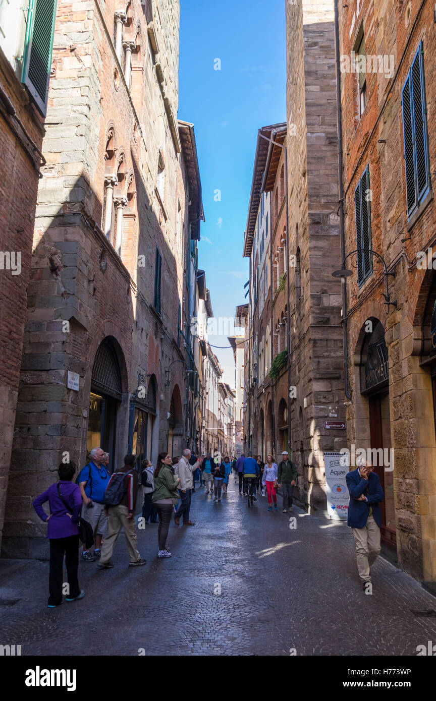 Via Fillungo im Zentrum mittelalterlichen Stadt Lucca, Toskana, Italien. Stockfoto