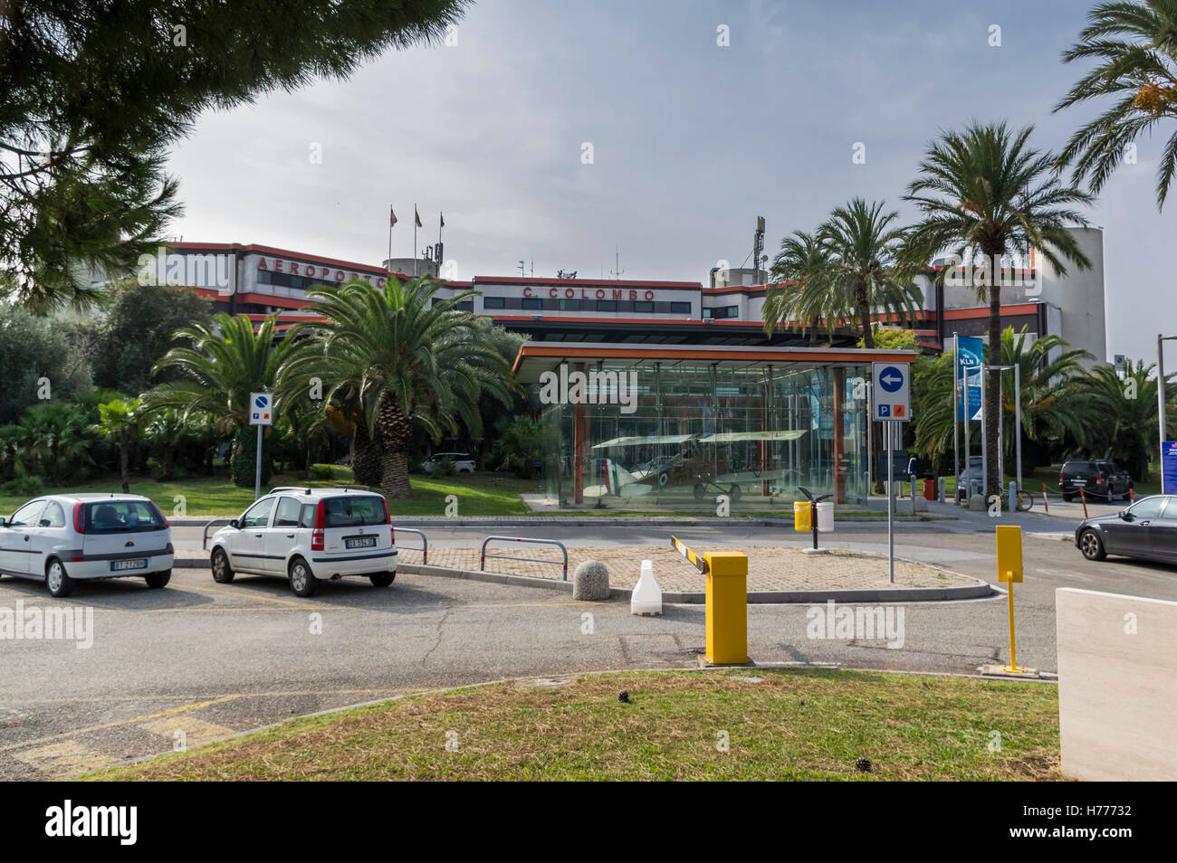 Terminalgebäude des Flughafen Cristoforo Colombo in Genova (Genua), Ligurien, Italien. Stockfoto