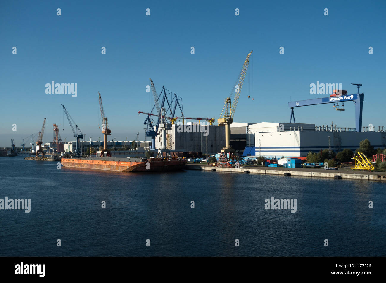 Blick von der Fähre im Hafen von Warnemünde, Mecklenburg-West Pomerania, Deutschland Stockfoto