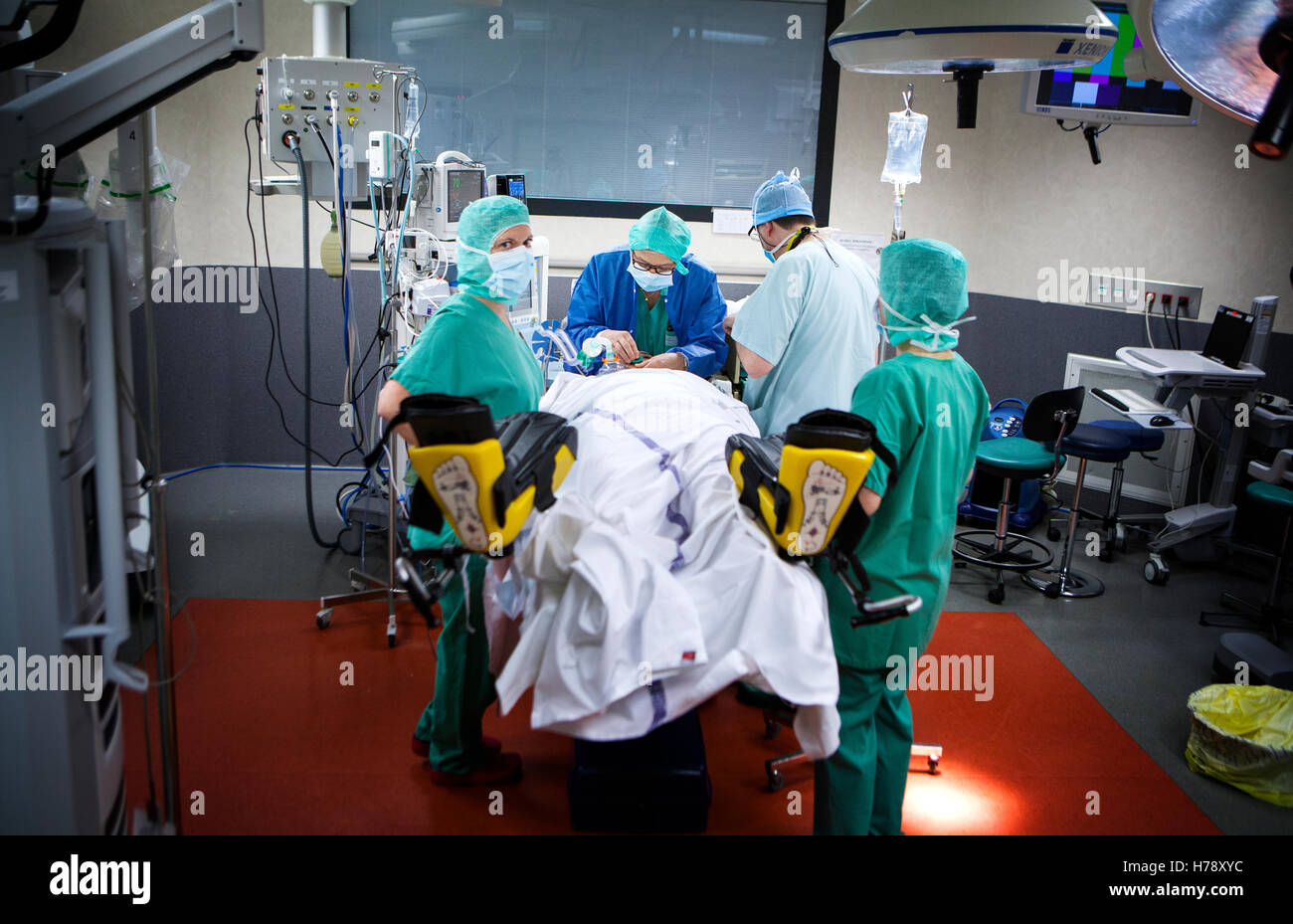 ROBOTER-ASSISTIERTE CHIRURGIE Stockfoto