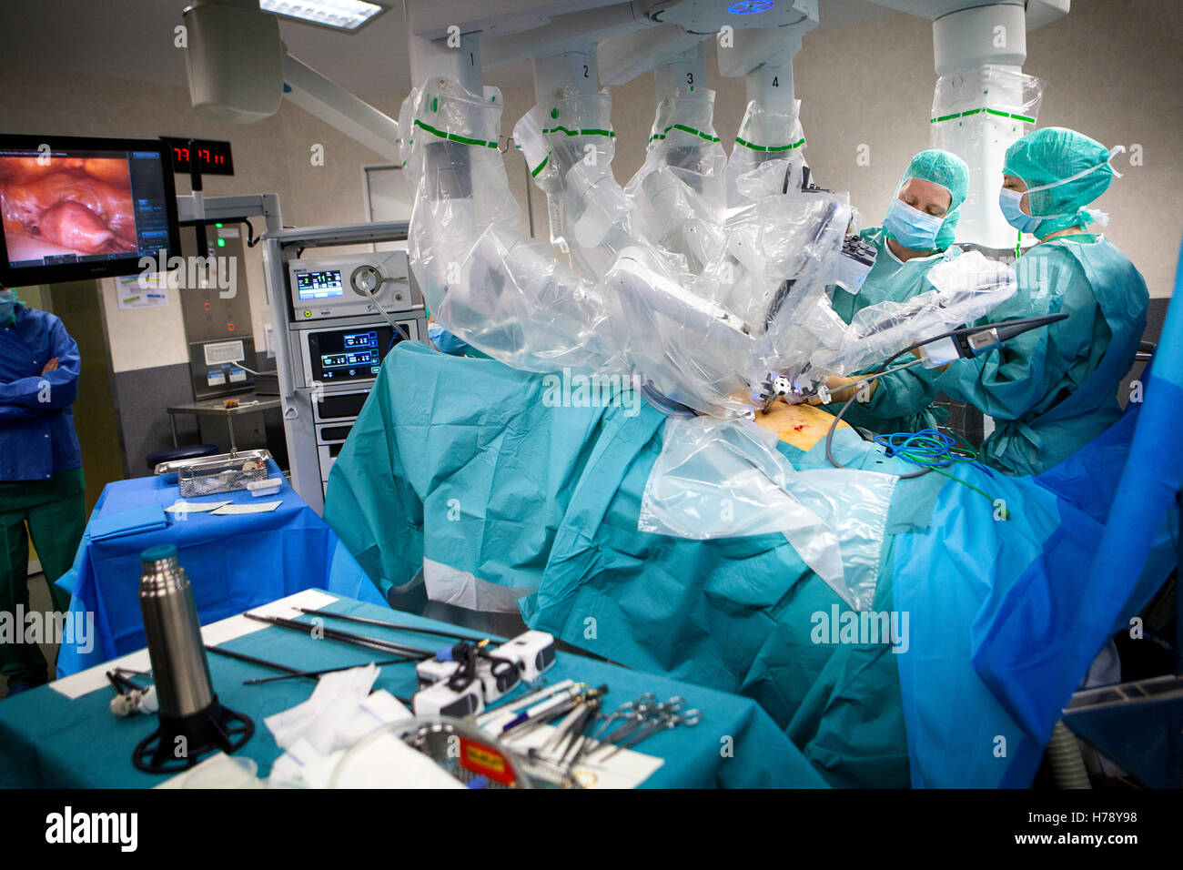 ROBOTER-ASSISTIERTE CHIRURGIE Stockfoto