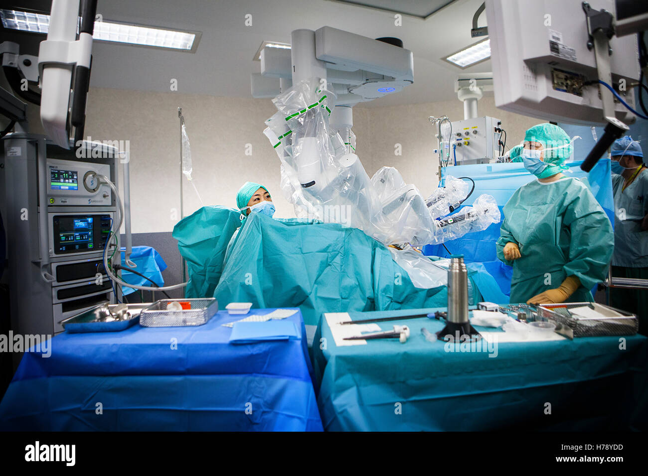 ROBOTER-ASSISTIERTE CHIRURGIE Stockfoto