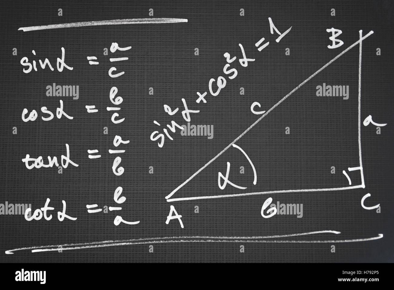 Skizze eines rechtwinkligen Dreiecks und Definition der grundlegenden trigonometrische Funktionen Stockfoto