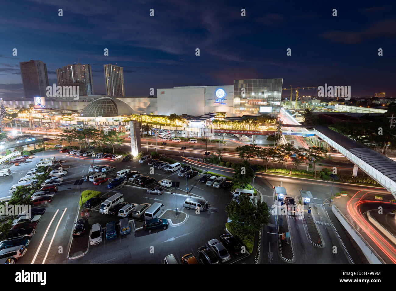 Manila, Philippinen - 31. Oktober 2016: SM City Nord EDSA. SM City North EDSA ist die erste SM Shoppingrausch im Land Stockfoto