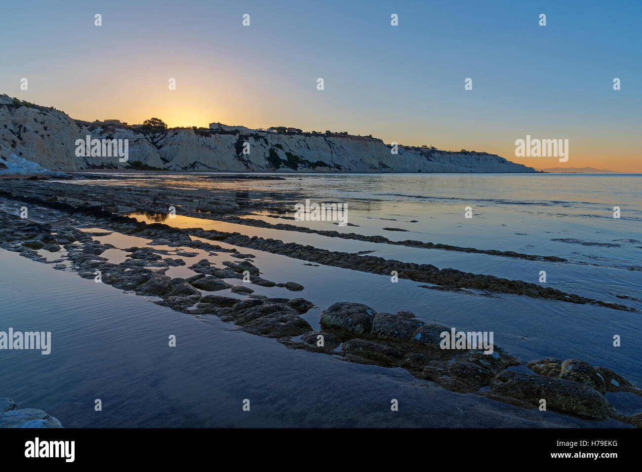 Sonnenaufgang auf der Scala dei Turchi in Sizilien, Italien Stockfoto
