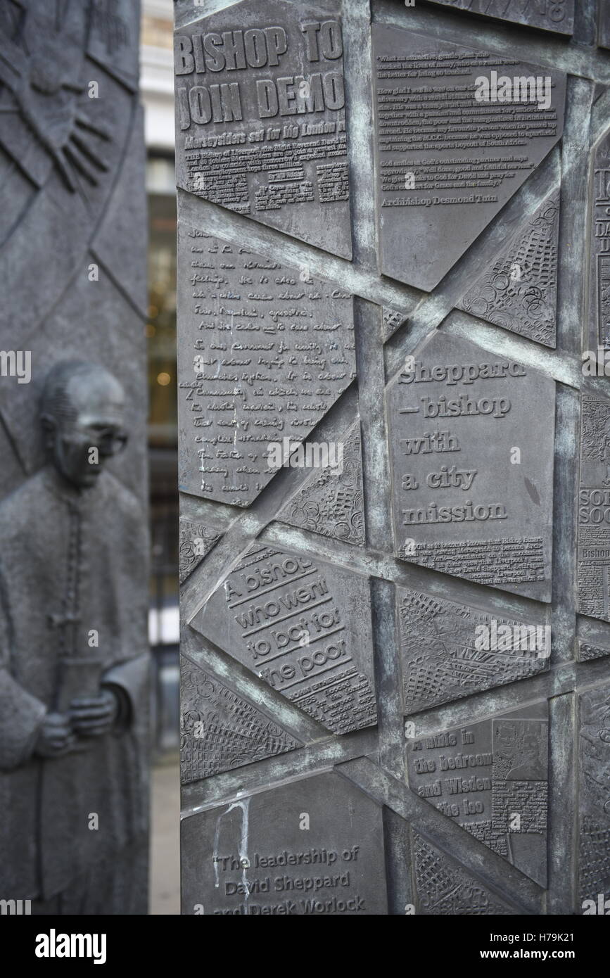 Die Sheppard-Worlock Statue von Stephen Broadbent auf Hope Street, Liverpool, England, UK Stockfoto