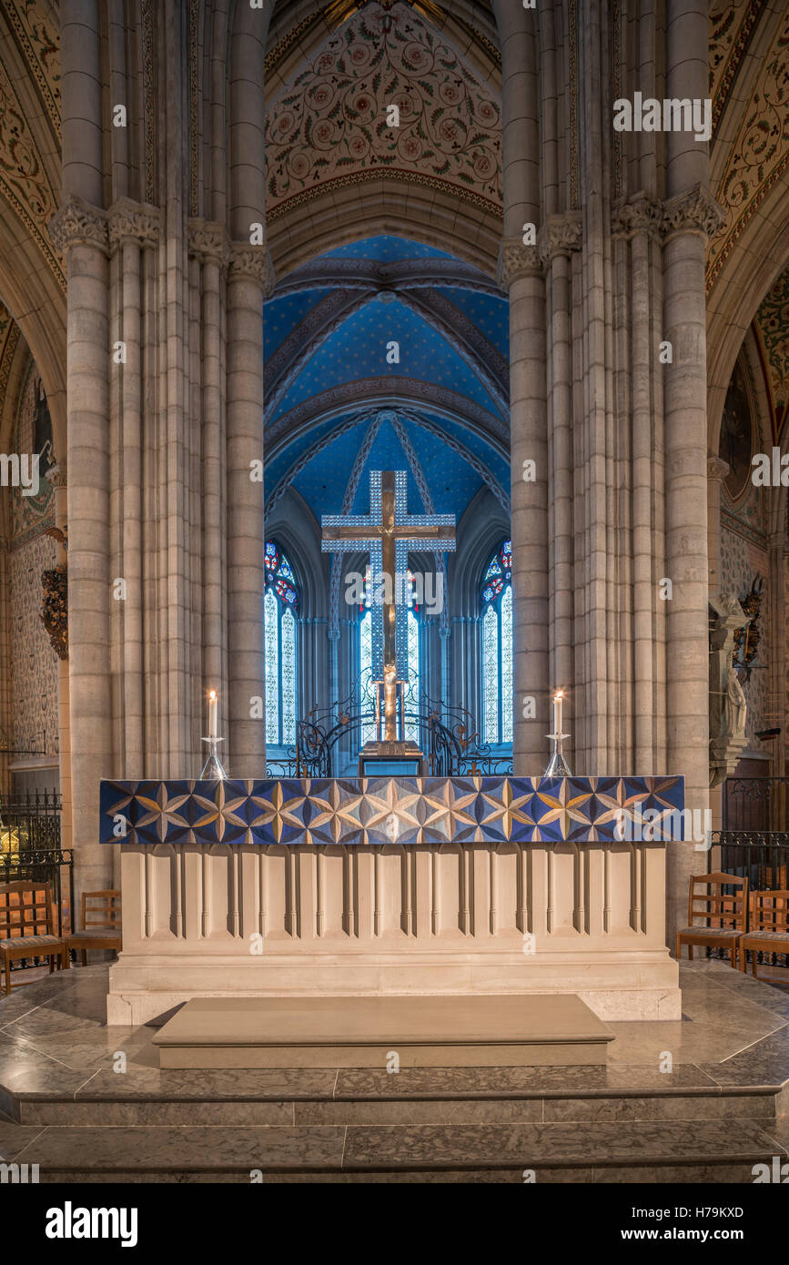 Der Altar mit dem Kristall zu überqueren. Innere der Kathedrale von Uppsala (Domkyrka). Uppsala, Schweden, Skandinavien. Stockfoto
