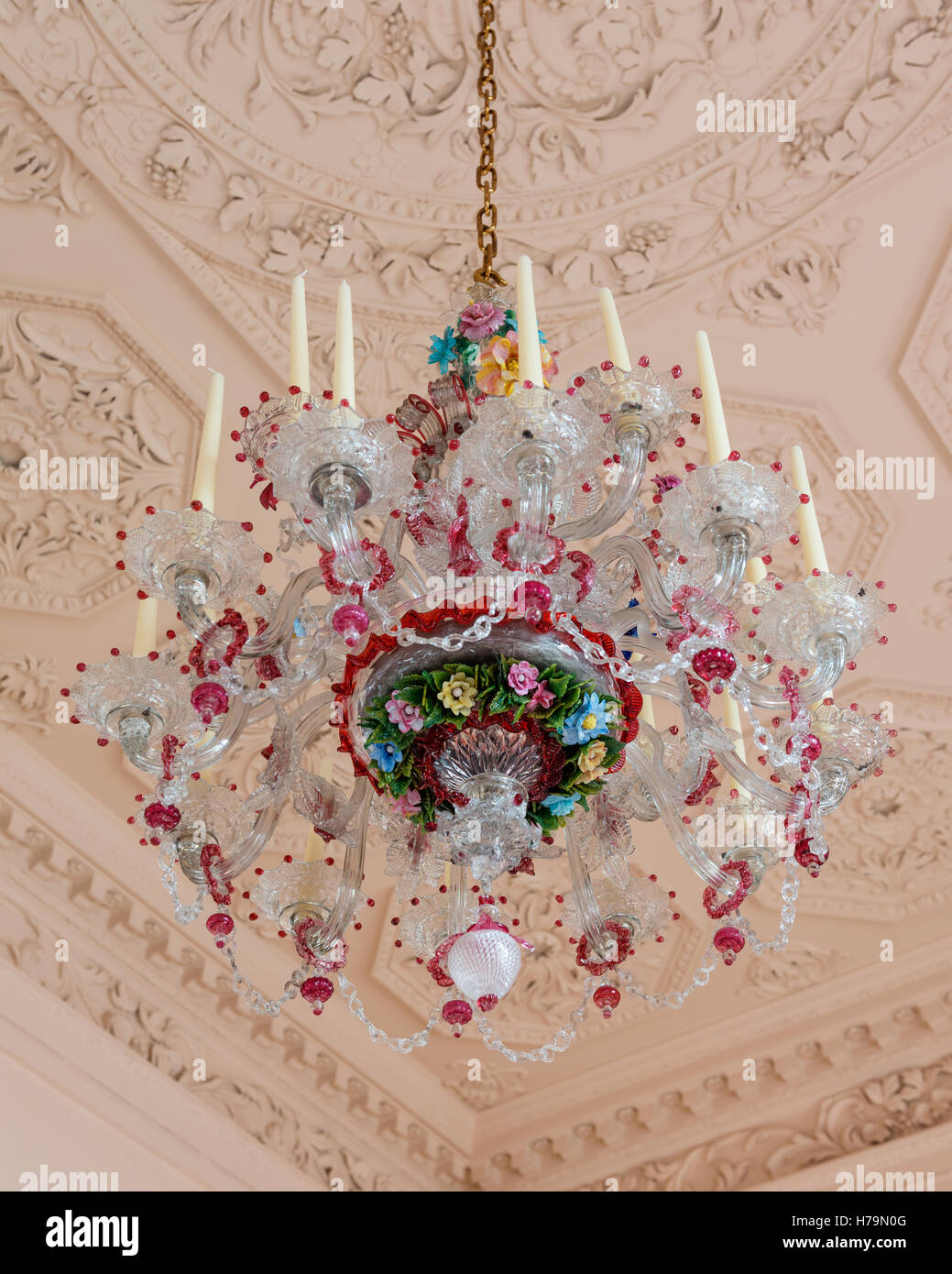 Murano glass chandelier -Fotos und -Bildmaterial in hoher Auflösung – Alamy
