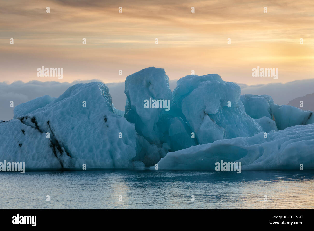 Sonnenuntergang über Gletscherlagune Jökulsárlón Island Stockfoto