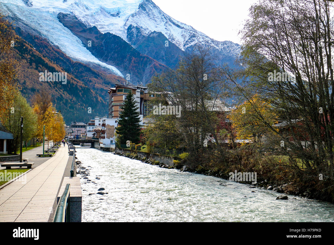 Fluss Arve in Chamonix Stockfoto