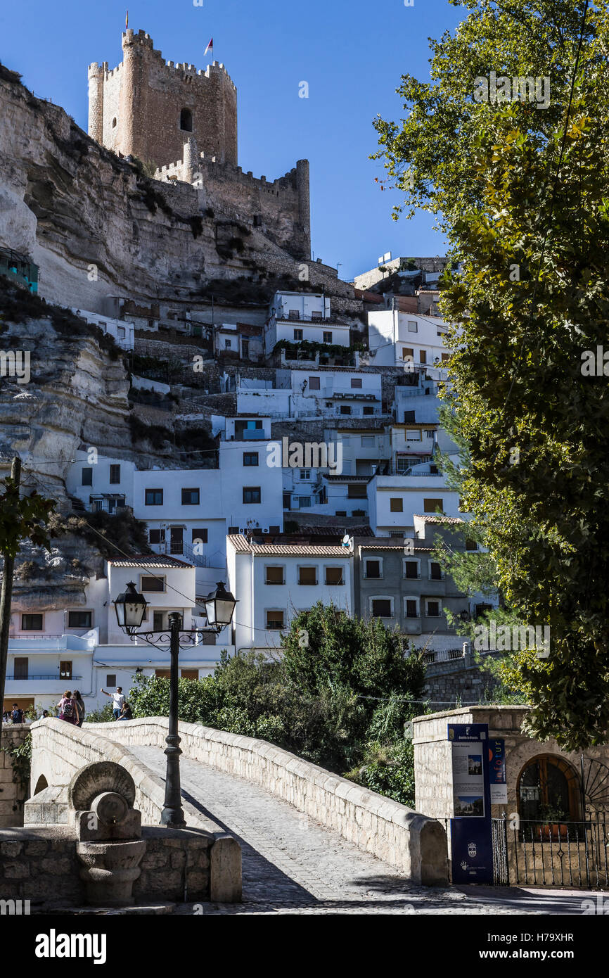Römische Brücke, befindet sich im zentralen Teil der Stadt, Alcalá del Júcar, Spanien Stockfoto