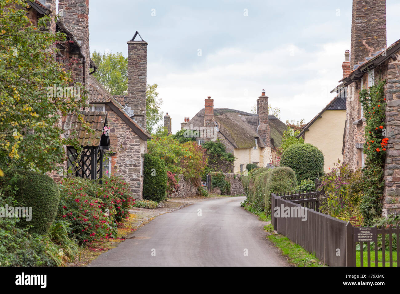 Ferienhäuser in Exmoor Dorf Bossington, Somerset, England, Großbritannien Stockfoto
