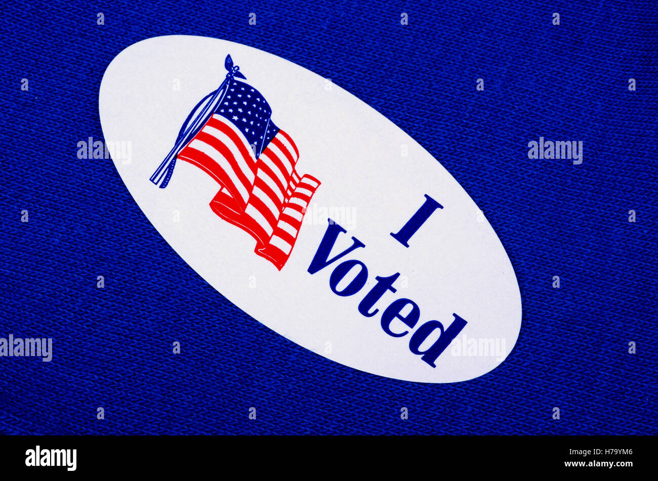 Wähler-Aufkleber "gestimmt" auf rot oder blau Stockfoto