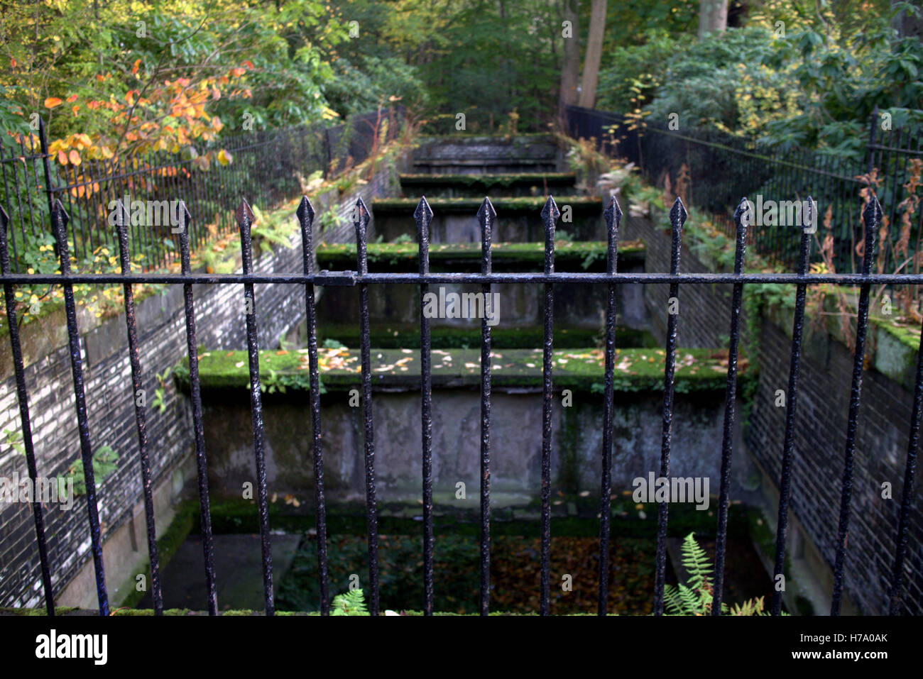 Alten botanischen Garten, die verfallene Station Entlüfter inmitten einer Parklandschaft im Westend von Glasgow Stockfoto