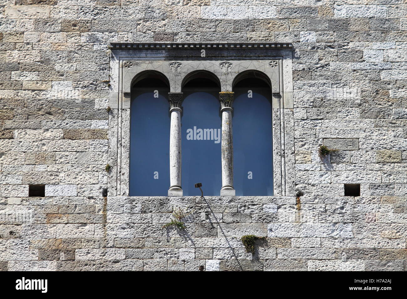 Mittelalterlichen Fenster in Todi. Umbria, Italien Stockfoto