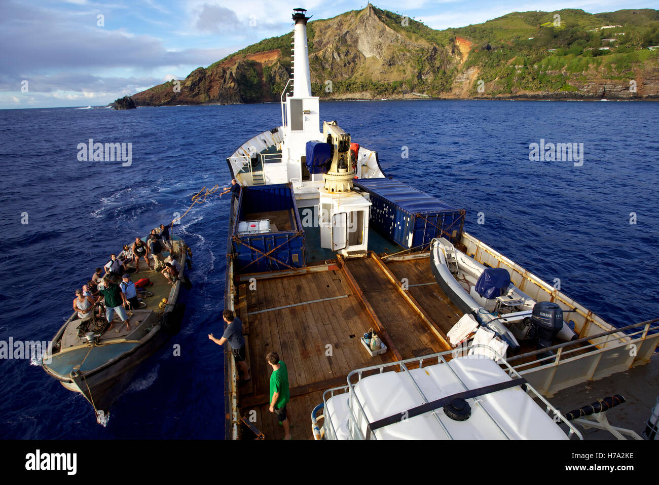 Pitcairn, Söhne von Meuterern! -31/05/2012 - Pitcairn / Pitcairn - Menschen, die Einschiffung auf die Claymore II verlassen Pitcairn Insel - Olivier Goujon / Le Pictorium Stockfoto