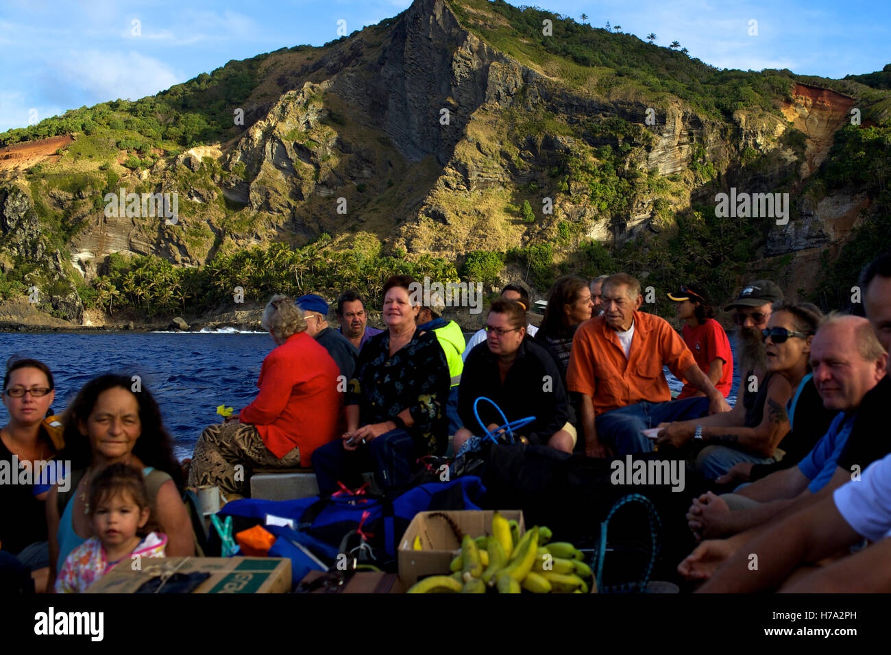 Pitcairn, Söhne von Meuterern! -03/06/2012 - Pitcairn / Pitcairn - Menschen, die Einschiffung auf die Claymore II verlassen Pitcairn Insel - Olivier Goujon / Le Pictorium Stockfoto