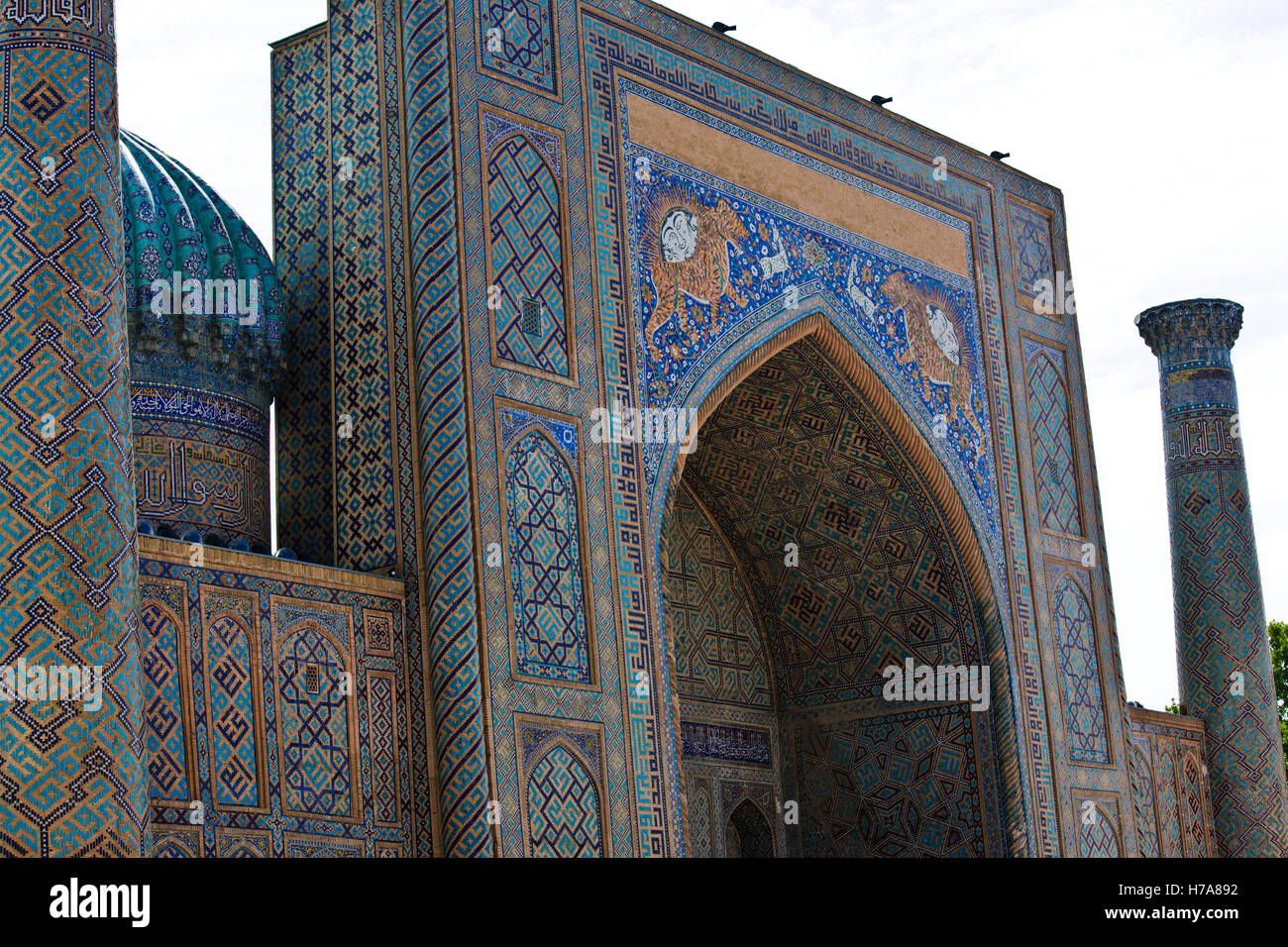 Shir Dor Madrassa, 17. Jahrhundert, Registan Quadrat von Samarkand, Samarquand, Seidenstraße, Usbekistan, Zentralasien Stockfoto