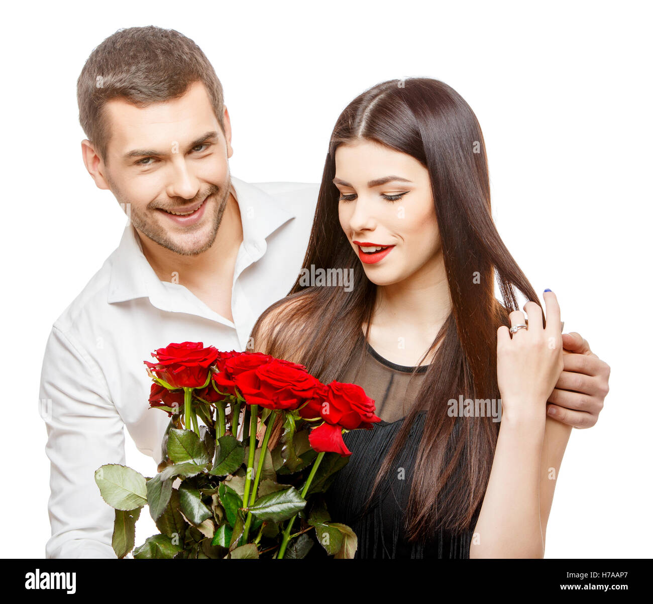 Junge schöne Paar mit Blumen, isoliert auf weiss Stockfoto
