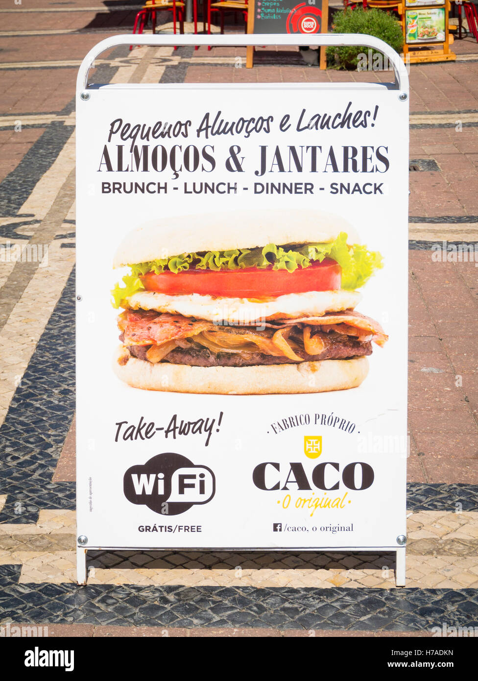 Portugal Algarve 4. C BC alte alte Stadt Port Faro Snackbar Fastfood Hamburger Café Restaurant Verkehrszeichen Almocos & Jantares Stockfoto