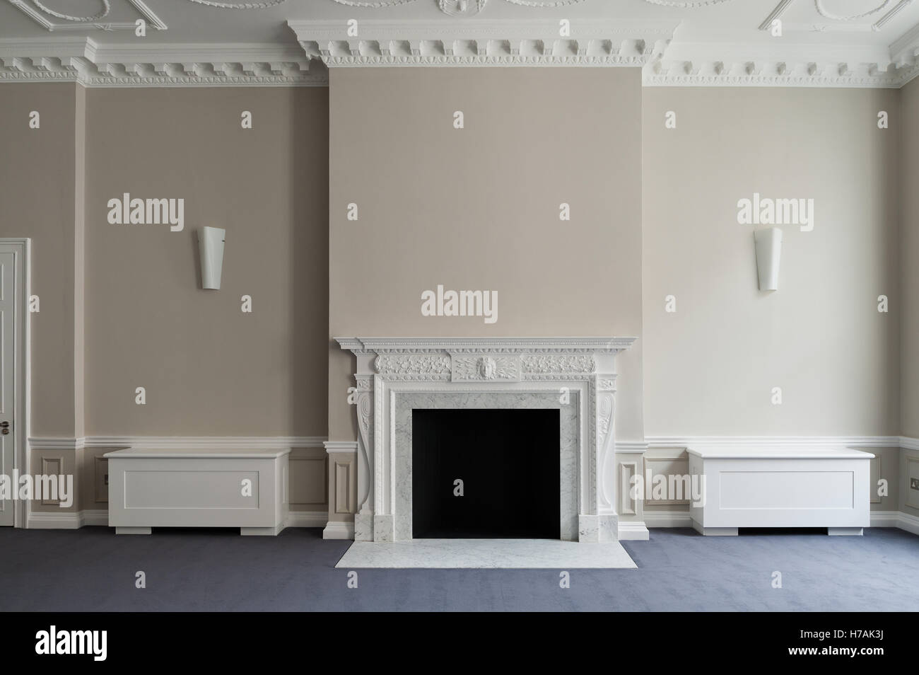 Bemalte Decke Boxen und Kamin in Gloucester Place Interieur, London, England, UK Stockfoto