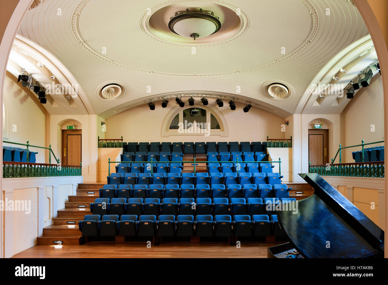 Publikum sitzen im Simpkins Lee Theatre, Oxford, England, UK Stockfoto