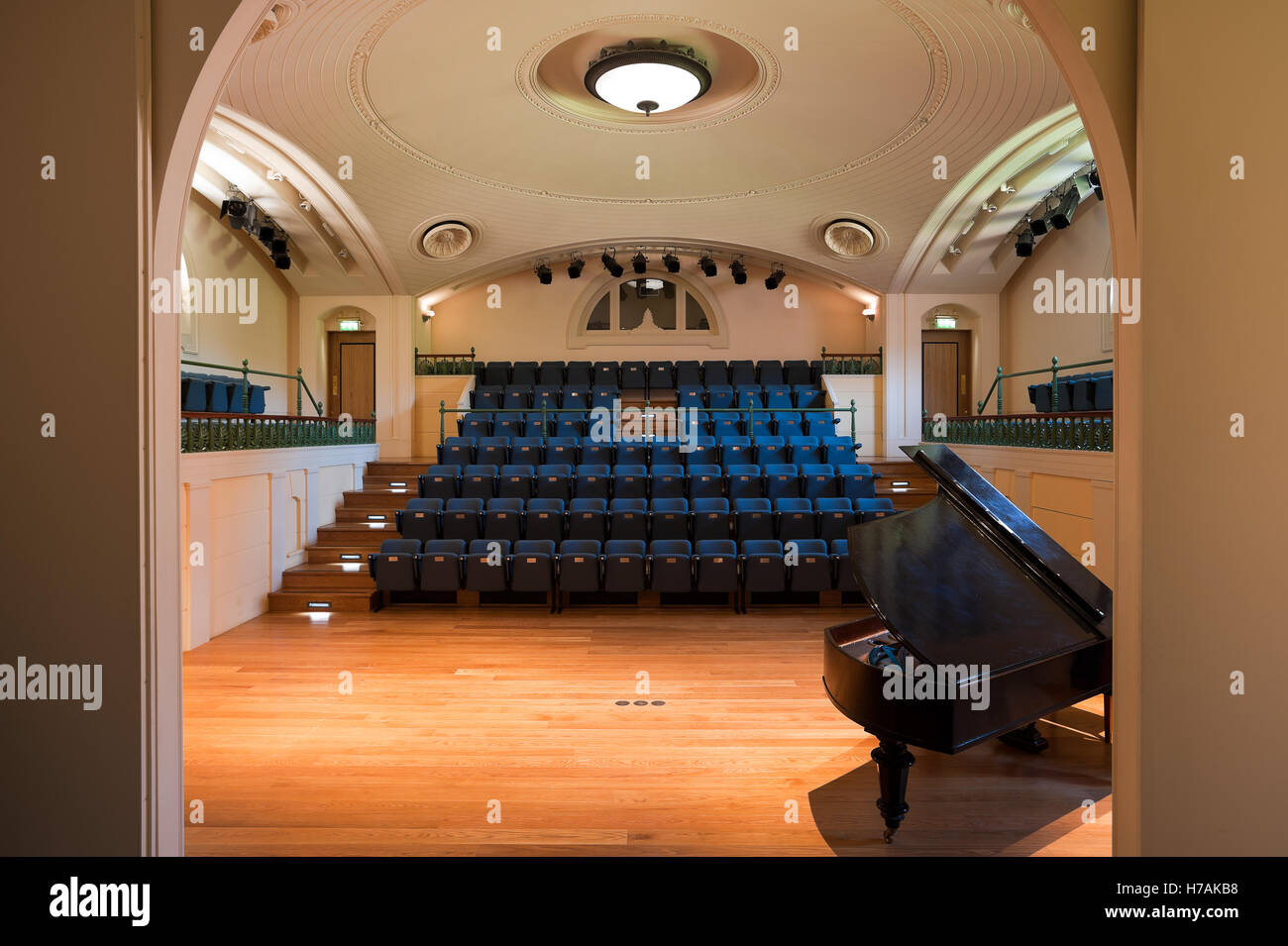 Publikum sitzen im Simpkins Lee Theatre, Oxford, England, UK Stockfoto