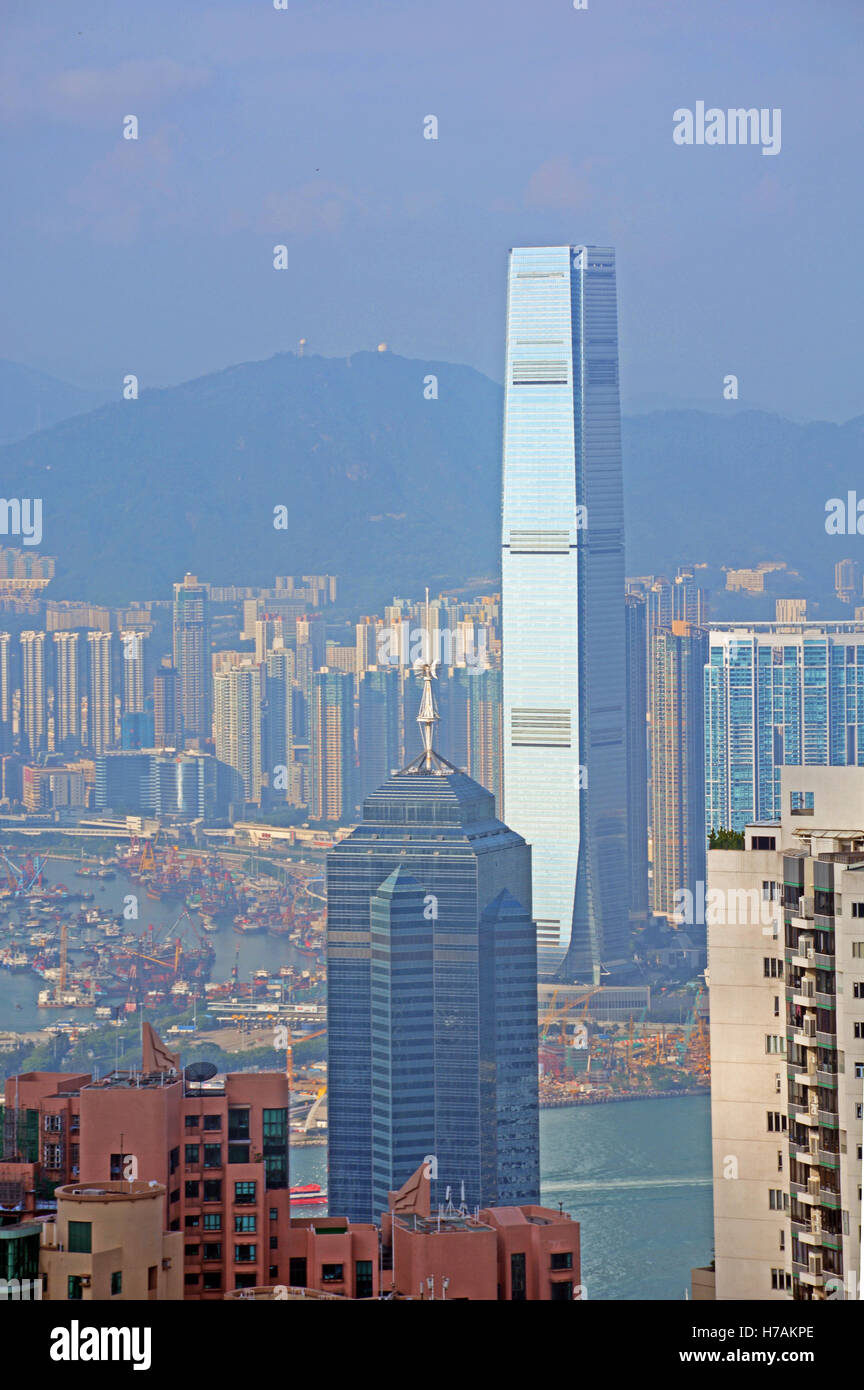 Skyline von Kowloon Halbinsel Ansichten aus Hong Kong Insel China Stockfoto