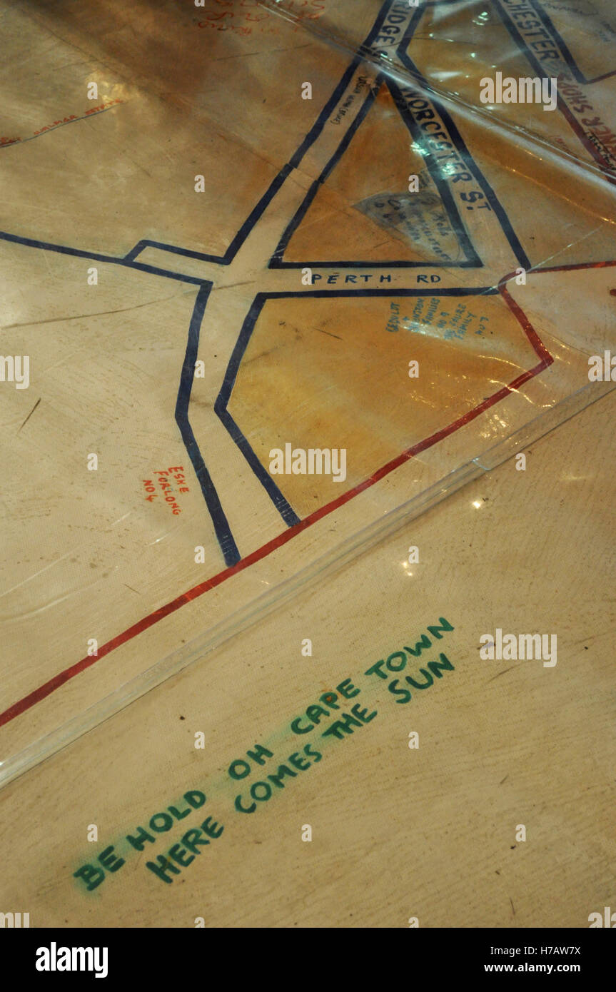 Kapstadt: Die Straßenkarte mit Notizen und Gedichte aus der ehemaligen Bewohner an das District Six Museum, das Gedächtnis an die Ereignisse der Apartheid Stockfoto