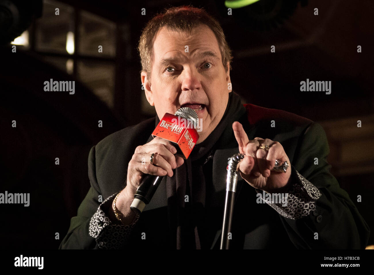 London, UK. 3. November 2016. Meat Loaf hat einen Auftritt zur Förderung der Einführung des Steinmanss Bat Out Of Hell: The Musical. Die Premiere wird voraussichtlich im Juni 2017 in Londons West End in London Coliseum öffnen Credit: Guy Corbishley/Alamy Live News Stockfoto