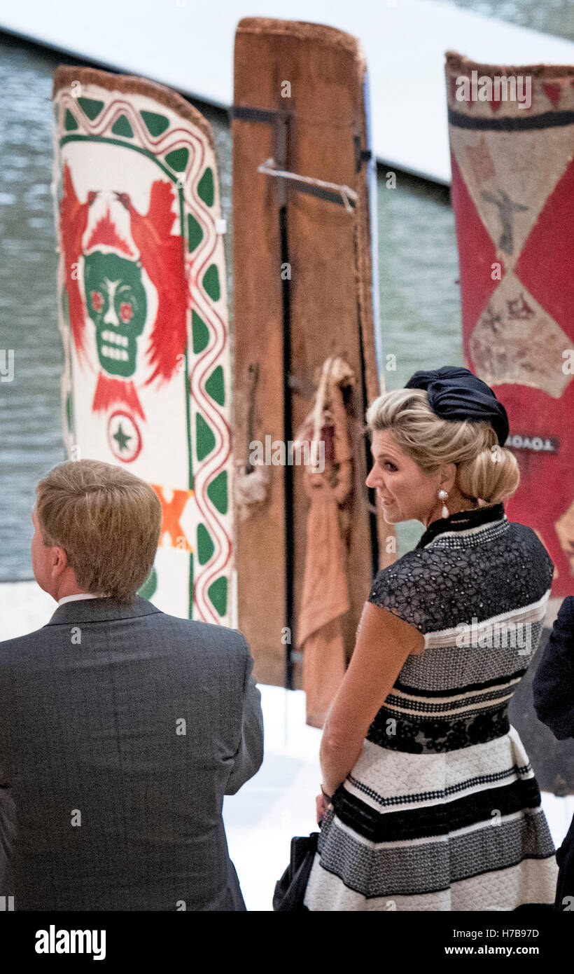 Brisbane, Australien. 4. November 2016. Brisbane, Australien. 4. November 2016. König Willem-Alexander und Maxima der Königin der Niederlande zu besuchen der Queensland Art Gallery in Brisbane, Australien, 4. November 2016. Die Kunstgalerie umfasst mehr als 13.000 zeitgenössische und historische Australier, indigenen australischen und internationalen Gemälde, Skulpturen, Kunsthandwerk, Kunstgewerbe Objekte und arbeiten auf Papier. Der niederländische König und die Königin sind in Australien für eine 5-tägige Staatsbesuch. Foto: Patrick van Katwijk - NO-Draht-SERVICE-/ Dpa/Alamy Live News Bildnachweis: Dpa picture-Alliance/Alamy Live News Stockfoto