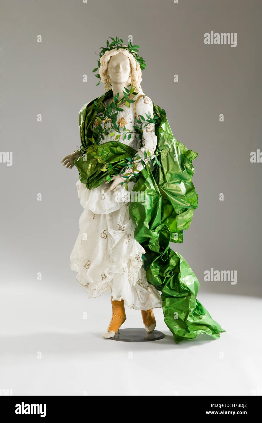 Mannequin in Papier Kleid Kostüm historische Replik Papier Kleid von Isabelle de Borchgrave Stockfoto
